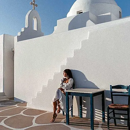 Mykonos Lolita, A To Live 3*